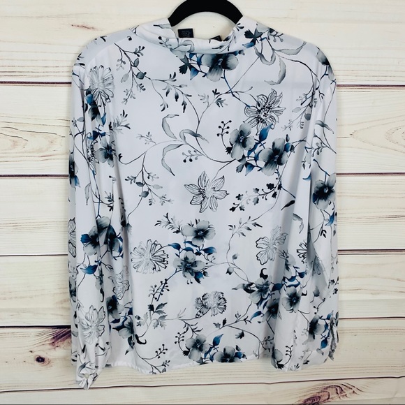 LAURA SCOTT Floral Blouse NWOT - Picture 3 of 7